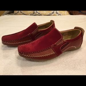 Men’s Evergreen red casual slip on shoes size 10